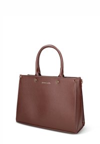 Bruine leren handtas met een korrelig oppervlak, twee hengsels, rechthoekige vorm, hardware in goudtint en een logo op de voorkant.