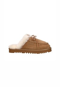 Suède pantoffel in tan met een fluffy witte bontafwerking. Beschikt over een gestikt ontwerp, kanten accent en een getextureerde rubberen zool voor grip.