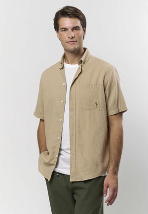 Beiges Kurzarmhemd aus leichtem Stoff, mit Knopfleiste, Brusttasche und kleiner dekorativer Stickerei.