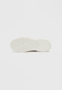 MICHAEL Michael Kors EVY - Kõrge servaga tossud - vanilla