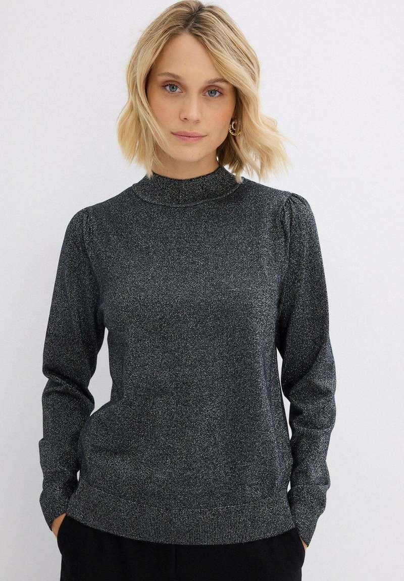 Maglione metallico nero con un collo alto, maniche lunghe e dettagli arricciati sulle spalle. Texture liscia con una leggera lucentezza.