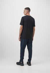 Adidas Terrex MT  - Donji dijelovi trenirke - aurora ink