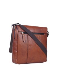 Borsa a tracolla in pelle marrone con un design elegante, tracolla regolabile, tasca anteriore con zip e finitura testurizzata.