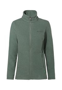 Groene fleecetrui met een hoge kraag, volledige voorrits en zijzakken. Bevat een logo aan de bovenste linkerkant. Zachte textuur.