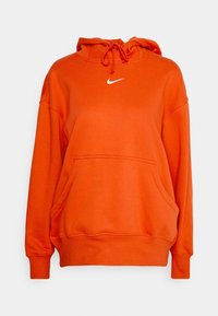 Orange hoodie med känguruficka, dragsko på huven och en liten vit Nike-logotyp på bröstet. Tillverkad av ett mjukt, texturerat tyg.