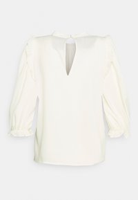 Blusa bianca con maniche a sbuffo e dettagli arricciati. Presenta una scollatura a occhiello sul retro e una trama di tessuto liscio e intrecciato. Design semplice ed elegante.