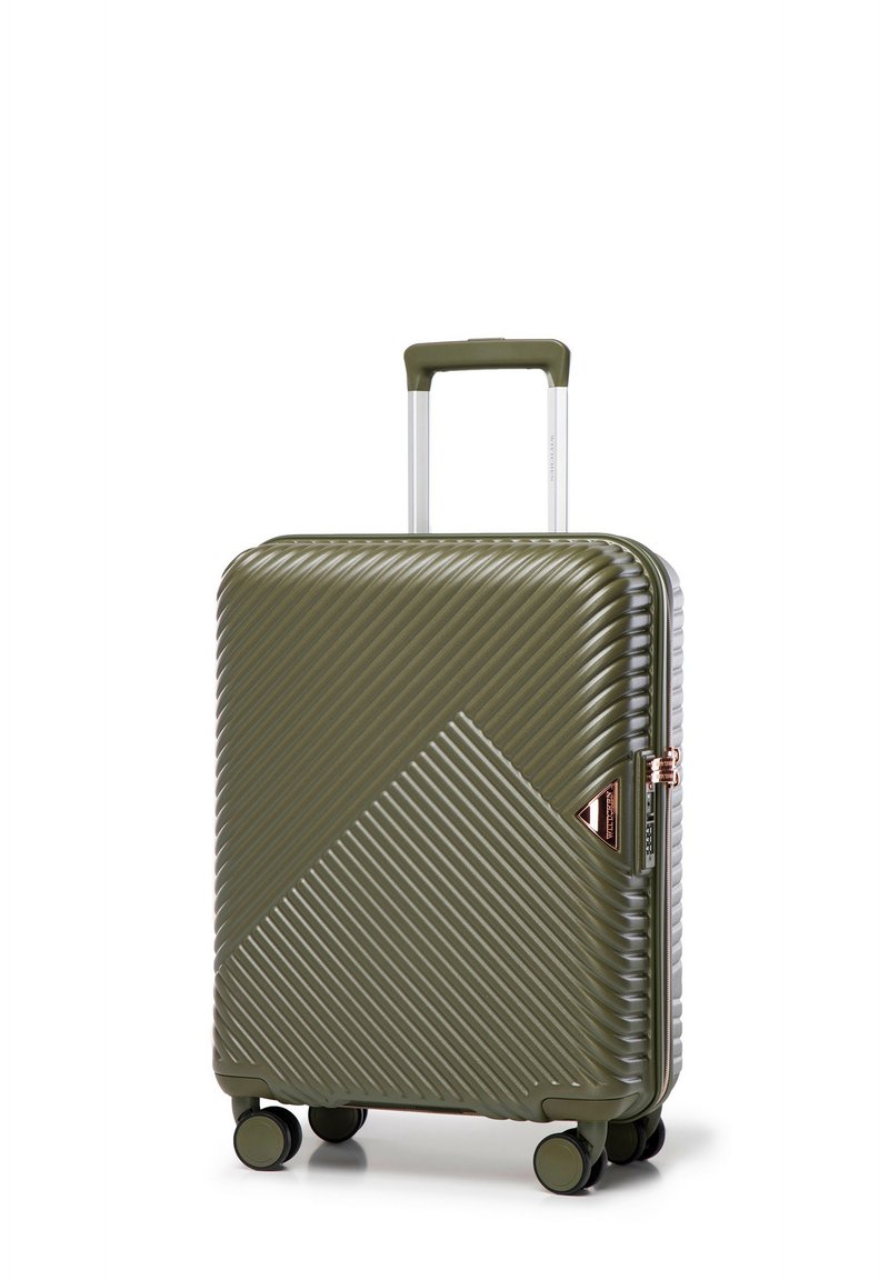 Twarda walizka w kolorze oliwkowej zieleni z ukośnymi rowkami, czterema obrotowymi kółkami i wysuwanym uchwytem.