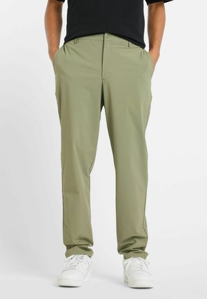 New Balance ATHLETICS RIPSTOP STANDARD TAPERED PANT 30" - Stoffhose - dark olivine
