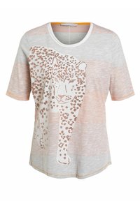 Camiseta de manga corta gris claro con un gráfico de leopardo en acentos de oro rosa. Tejido suave con rayas horizontales en tonos pastel de rosa y gris.