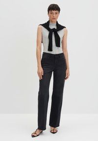 someday. MID RISE LOOSE FIT - Flared Jeans - raven black