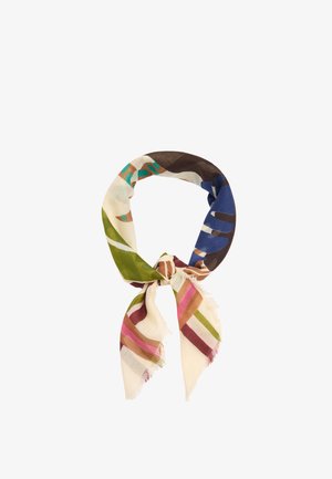 Lekki szal z tkaniny z abstrakcyjnymi, wielokolorowymi wzorami w tym zielonym, niebieskim, brązowym, różowym i kremowym, związany luźnym węzłem z postrzępionymi krawędziami.