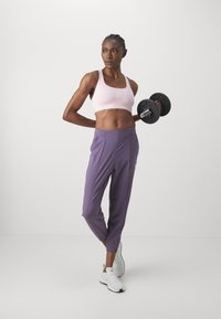 adidas Performance AEROREADY ESSENTIALS MINIMAL BRANDING WOVEN - Treningo apatinė dalis - shadow violet