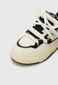 Steve Madden BOOMER - Joggesko - black/white
