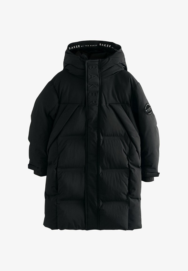 Schwarze Daunenjacke mit hoher Kapuze, ausgestattet mit einem Reißverschluss auf der Vorderseite, genähten Paneelen und einem Logo am Ärmel. Strukturierter Stoff mit matter Oberfläche.