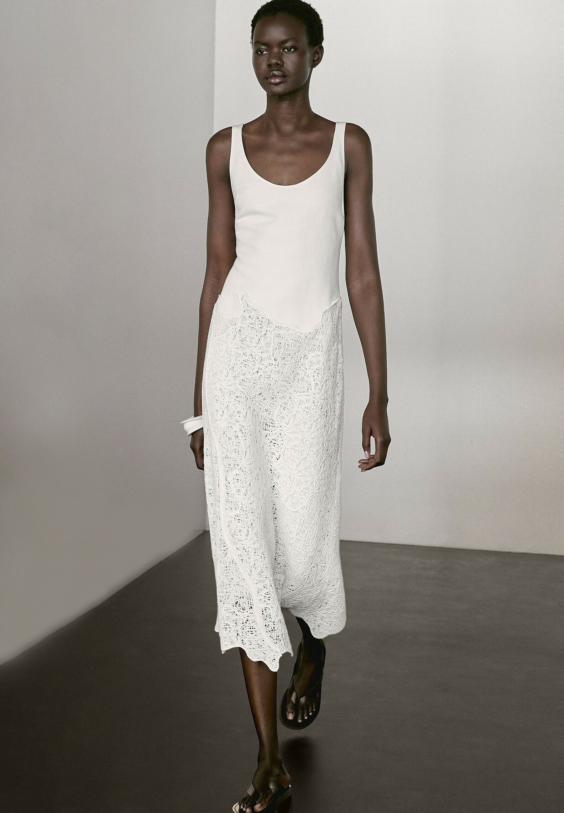 Massimo Dutti FLOUNCE MIDI WITH EMBROIDERY - Day dress Massimo Dutti FLOUNCE MIDI WITH EMBROIDERY - Day dress