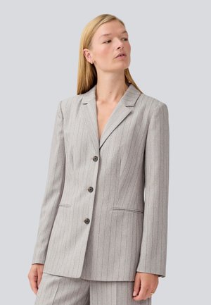 Grau-gestreifter Blazer mit taillierter Passform, einreihigem Design, Reverskragen und zwei Fronttaschen; Knöpfe in dunkelbraun.
