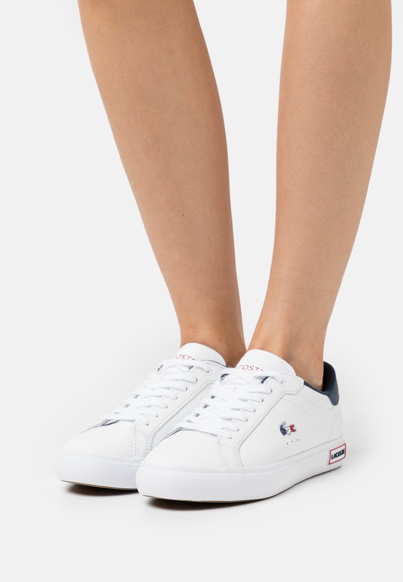 Lacoste POWERCOURT  - Sapatilhas - white/navy/red