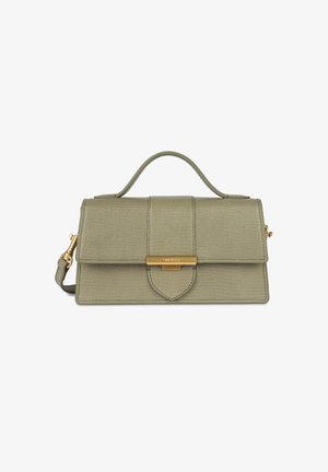 Sac à main vert olive fabriqué en matériau texturé avec une forme structurée. Équipé d'une poignée supérieure, de quincaillerie dorée et d'une fermeture à rabat à l'avant.