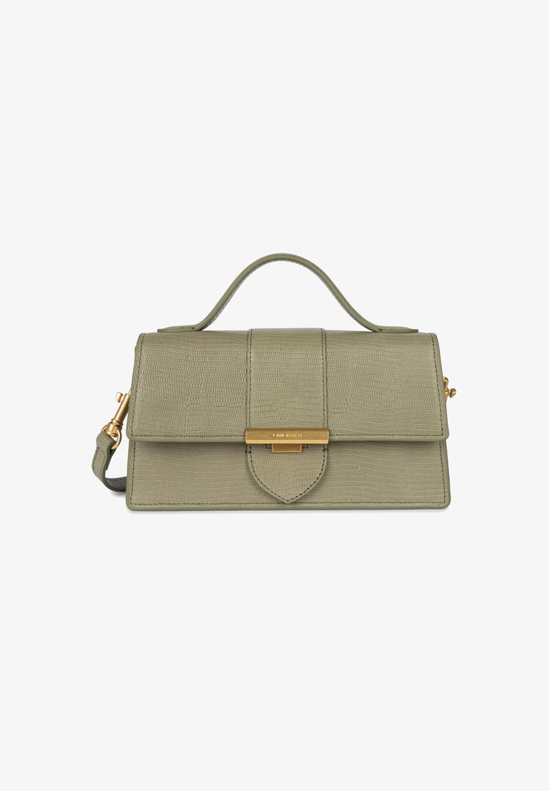 Sac à main vert olive fabriqué en matériau texturé avec une forme structurée. Équipé d'une poignée supérieure, de quincaillerie dorée et d'une fermeture à rabat à l'avant.
