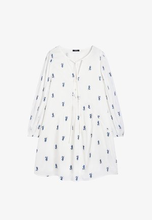 Biała sukienka z długimi rękawami, okrągłym dekoltem, z przodem na guziki oraz niebieskimi haftami z kwiatowym motywem. Luźny krój z marszczonym pasem.
