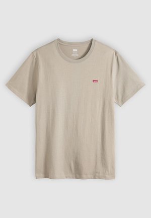 Beiges Baumwoll-T-Shirt mit kurzen Ärmeln, rundem Halsausschnitt und kleinem rotem Levi's-Logo auf der linken Brust. Glatte Textur, lässiges Design.