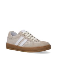 Beige Wildleder-Sneaker mit weißen Streifen, Schnürdesign, strukturiertem Obermaterial und Gummisohle. Verfügt über Perforationen für Atmungsaktivität.