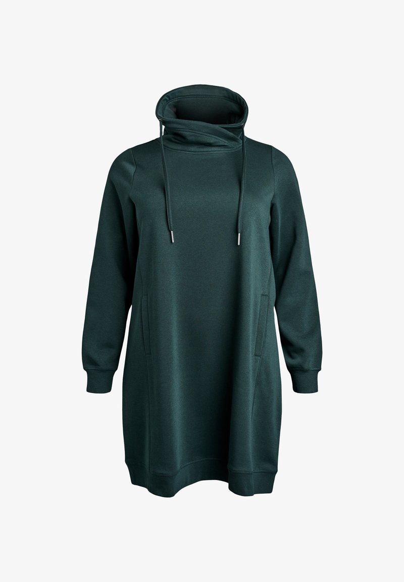 Vestido de sudadera verde con un alto cuello de cowl, mangas largas, bolsillos laterales y un tejido suave y texturizado. Presenta cordones ajustables.