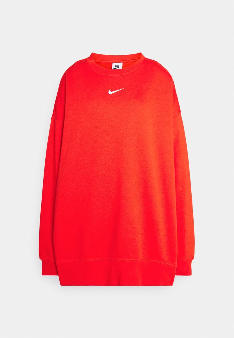 Sudadera roja de tela texturizada con cuello redondo, hombros caídos y un pequeño logo blanco de Nike en el pecho.
