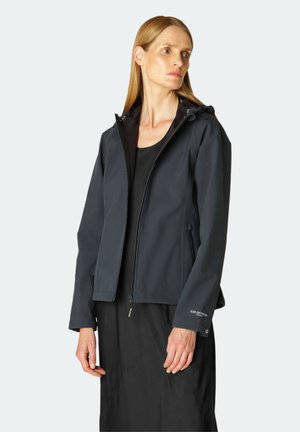 Chaqueta gris oscuro, impermeable, con capucha, cierre de cremallera y puños ajustables. Presenta bolsillos laterales y un logotipo discreto en el dobladillo.