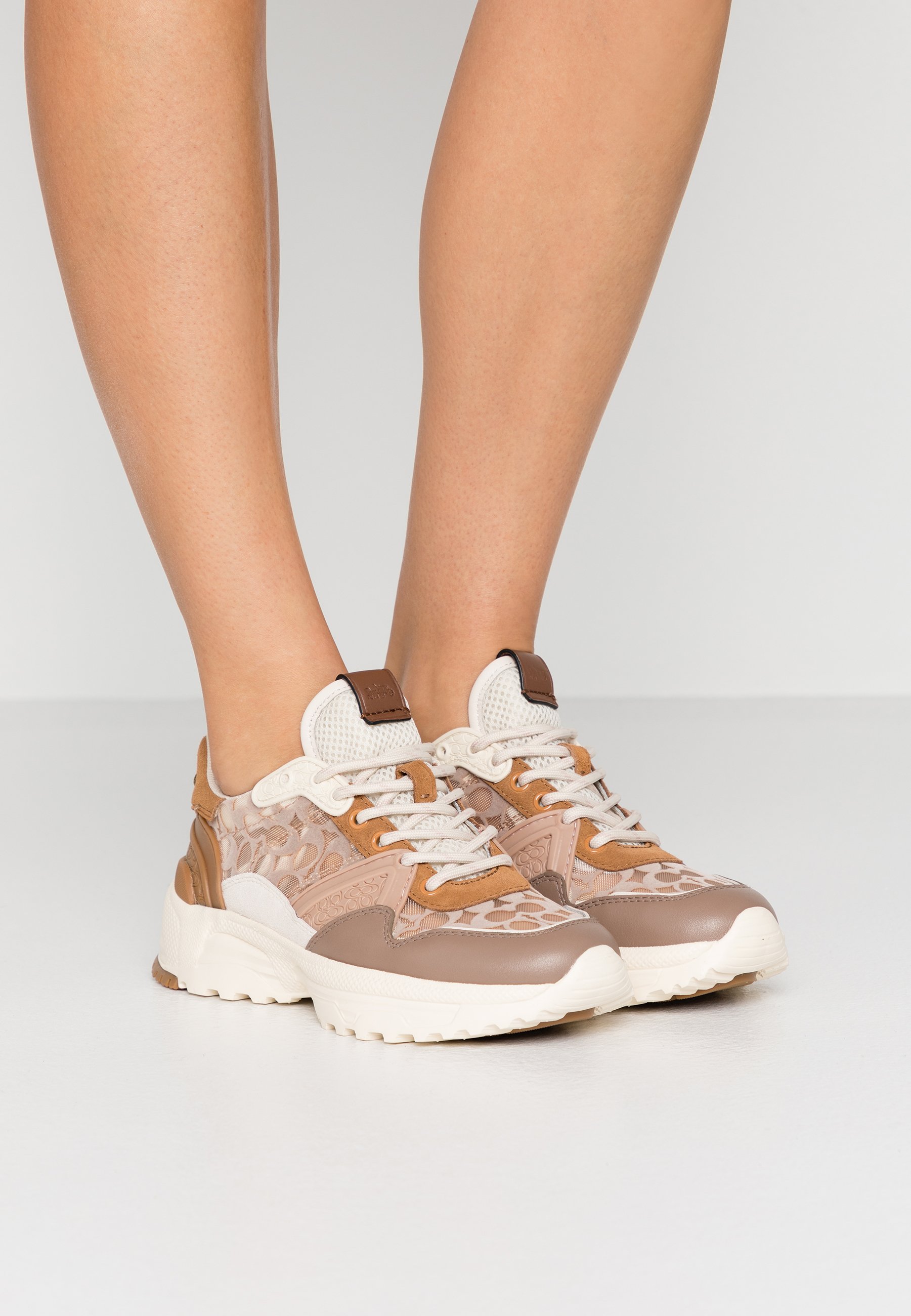 coach runner signature