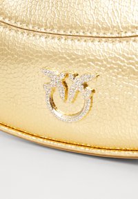 Pinko BRIOCHE HOBO MINI TEXTURE - Borsa a tracolla - oro/gold-coloured