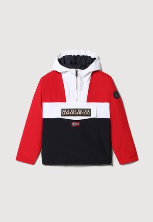 Veste à capuche rouge, blanche et marine, avec un patch logo et un petit accent de drapeau norvégien à l'avant. Matière légère.
