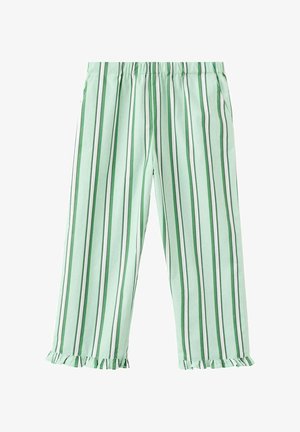 Pantalon vert clair avec des rayures verticales vert foncé et blanches, taille élastique, poches latérales et ourlets à volants.
