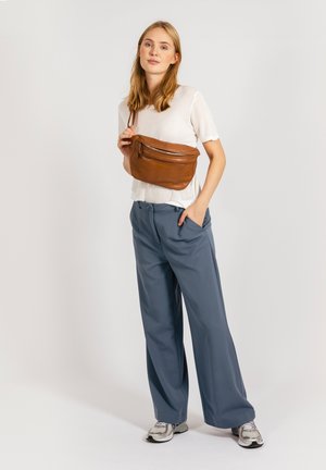 Still Nordic STILLBASIC LARGE BUMBAG - Bum bag - caramel