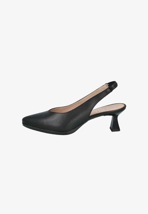 Zapato de piel negra tipo slingback con punta afilada, tacón bajo en bloque, correa texturizada y plantilla beige. Ideal para ocasiones formales o semi-formales.