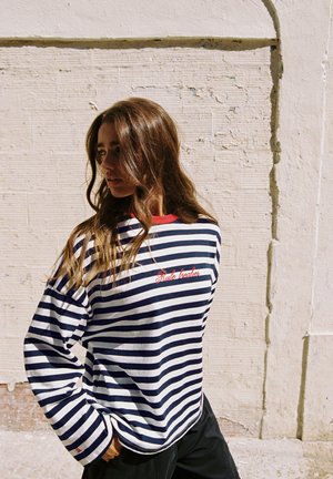 PULL&BEAR, OVERSIZE STRIPED SLOGAN T-SHIRT - Långärmad topp - white