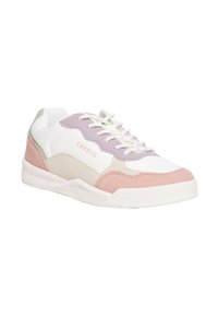 Weiße und pastellfarbene Sneaker mit Wildleder- und Mesh-Einsätzen in Rosa, Lavendel und Grün, einer strukturierten Sohle und Schnürverschluss.