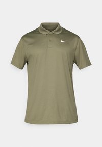 Olivovo zelená polokošeľa Nike s krátkym rukávom, so zapínaním na dva gombíky a bielym logom Nike swoosh na ľavom prsníku.