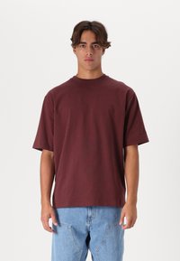 Oakley SOHO TEE - Jednoduché tričko - grenache