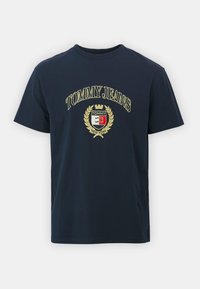 Tommy Jeans GOLD CREST TEE - Camiseta estampada - dark night navy