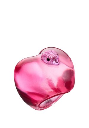 Roze doorschijnende ring in de vorm van een hart met een gedetailleerd uilenhoofd bovenop, gemaakt van glanzend materiaal.