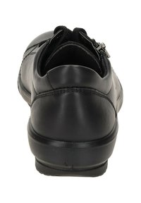 Chaussure en cuir noir avec une finition lisse, forme arrondie, semelle en caoutchouc et détails élastiques en haut pour un enfilage facile.