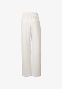 Unselected, white