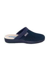 Zuecos de malla azul marino con suela acolchada beige, parte trasera abierta y un tacón ligeramente elevado. Presentan un parche de logo en el lateral.