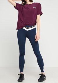 ONLY Play Camiseta estampada - dark red