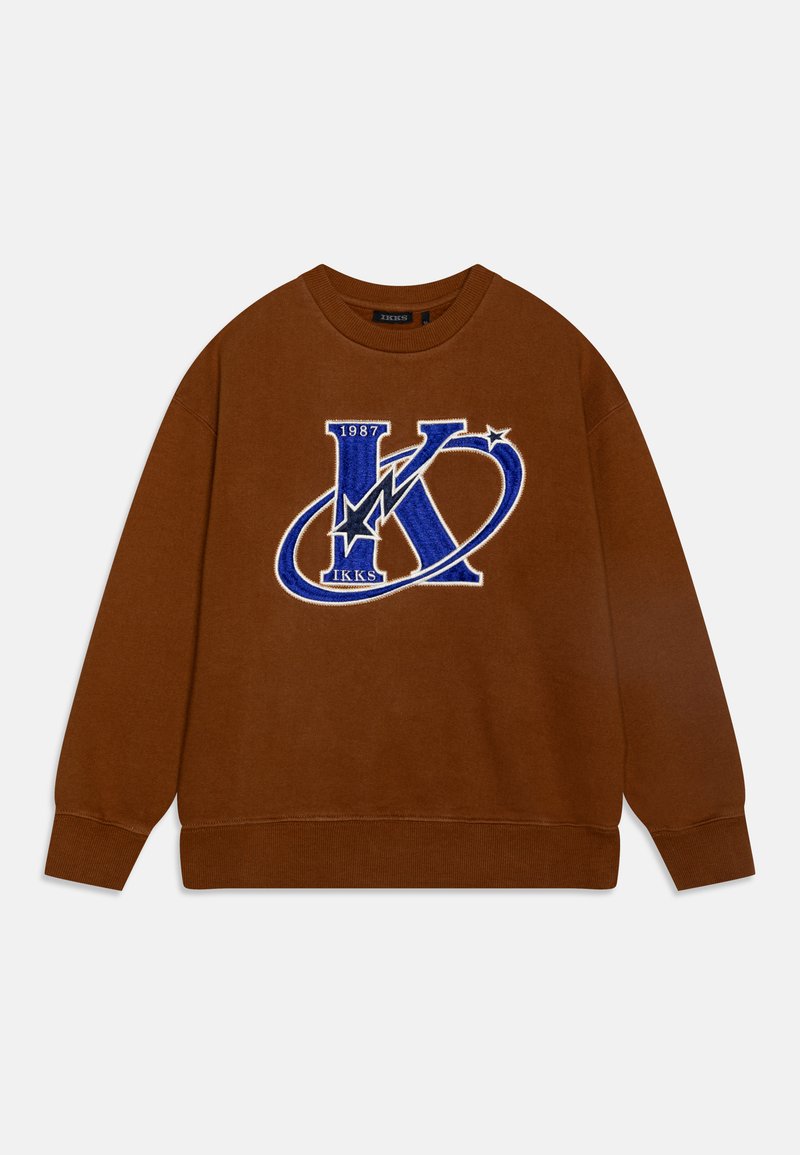 Brown sweatshirt with a round neckline, featuring a large blue and white embroidered logo “K” and “1987” design on the front.