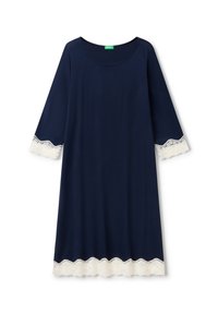 Abito blu navy con maniche a tre quarti. Presenta un bordo in pizzo bianco sulle maniche e l'orlo. Realizzato in tessuto morbido e leggero. Collo rotondo.