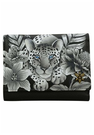 Zwarte portemonnee met een panter- en bloemenontwerp in grijs en wit. Bevat lichtblauwe ogen en een bronzen bloemenaccent. Gelaagde oppervlakte.
