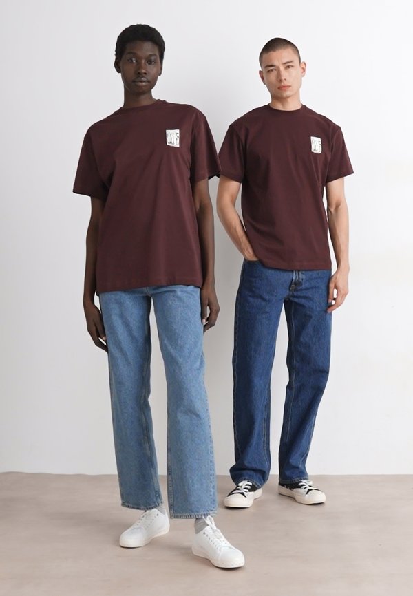 BEAT BISTRO UNISEX - Print T-shirt - deep plum2