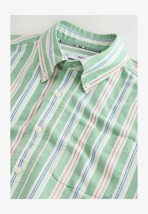 Világoszöld, gombolós ing függőleges csíkokkal kék, sárga, fehér és rozsdaszín árnyalatokban, zsebbel és gombos gallérral.